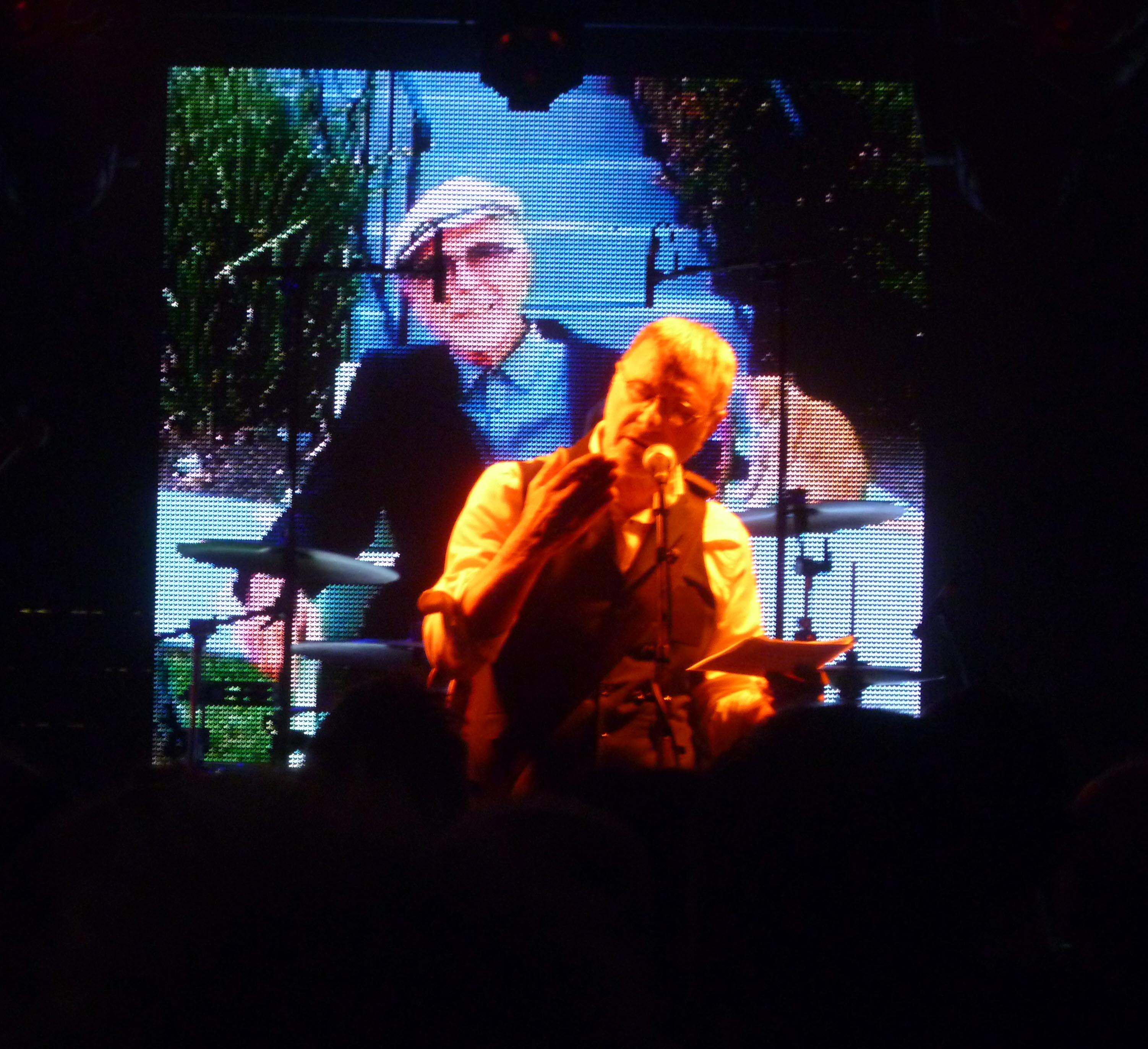 Steve reads/sings Leonard Cohen’s “Suzanne” at Under The Bridge, Chelsea, as a mark of respect for a writer he admired deeply